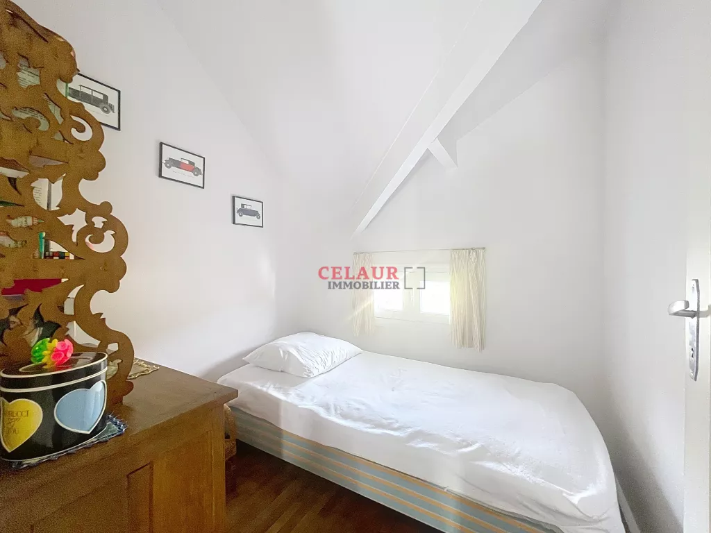 MAISON FAMILIALE À LAGUENNE