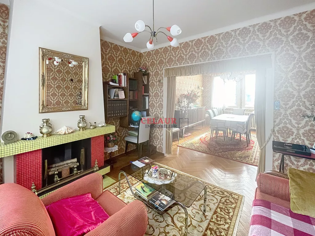 MAISON FAMILIALE À LAGUENNE