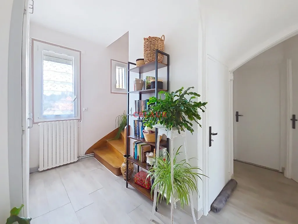 MAISON AVEC TERRASSE ET JARDIN