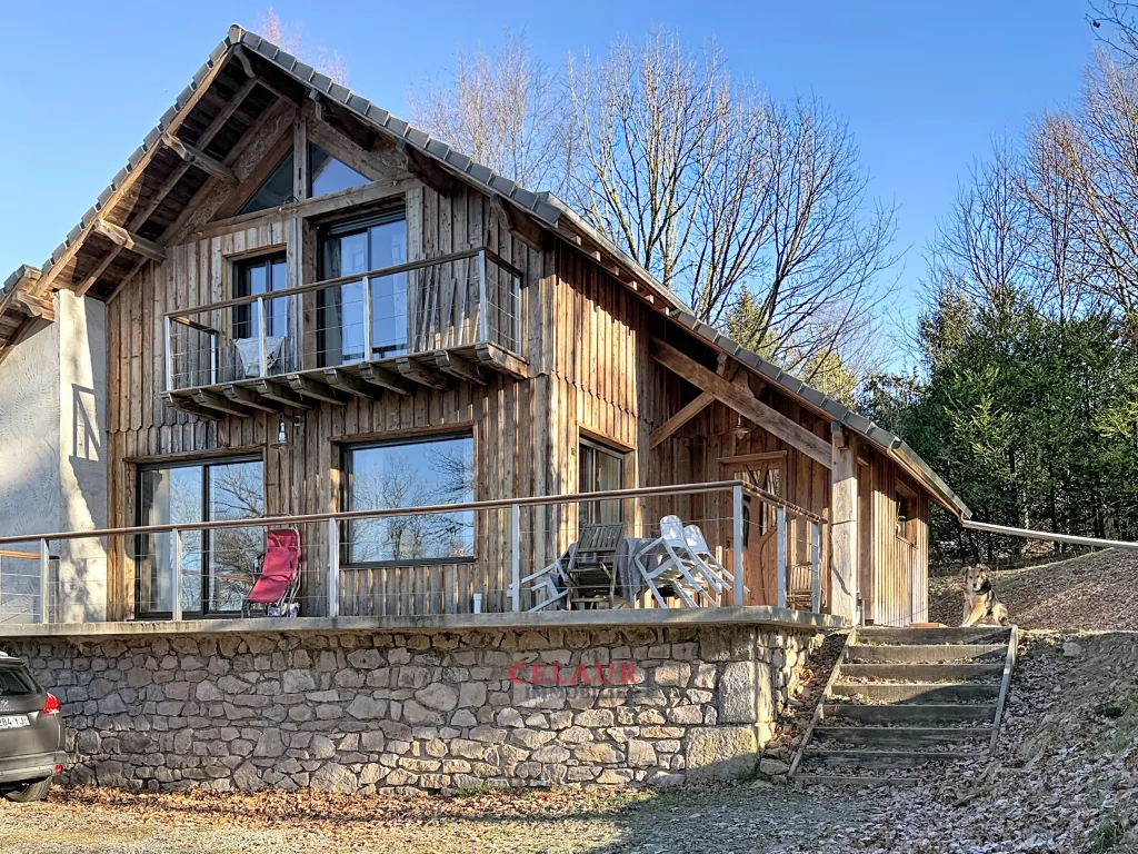CHALET AU BORD DU LAC