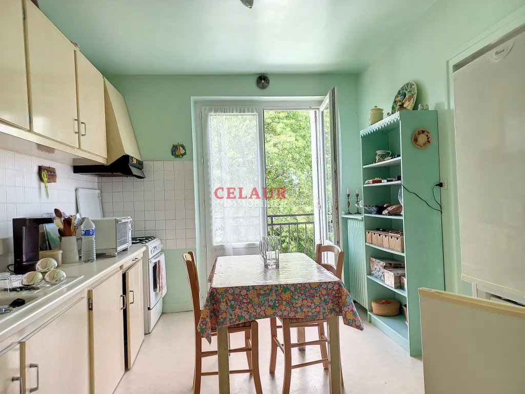 Maison en pierre situ&eacute;e au calme