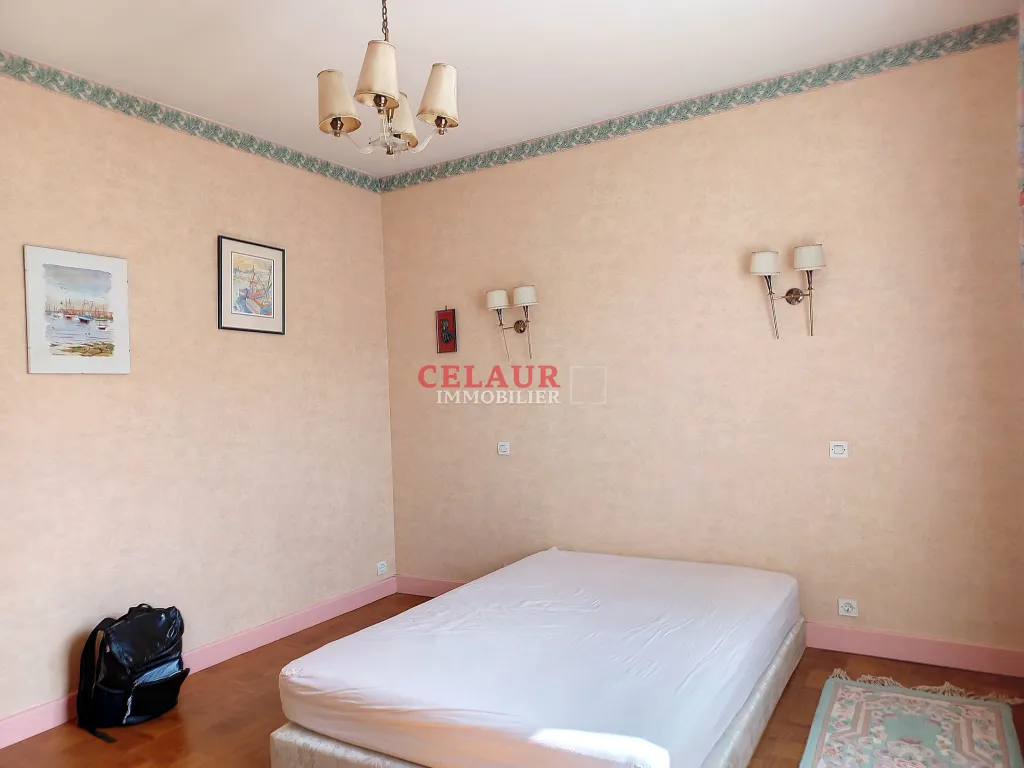 Maison en pierre situ&eacute;e au calme