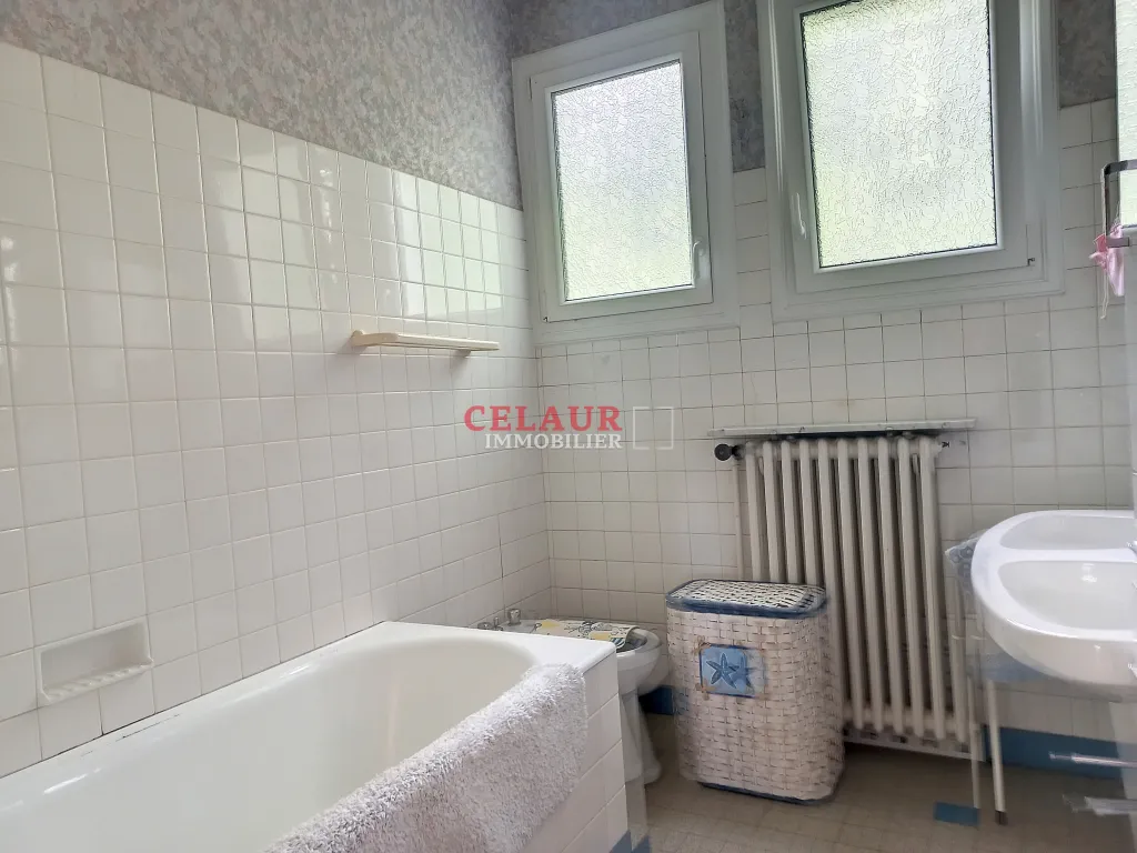 Maison en pierre situ&eacute;e au calme