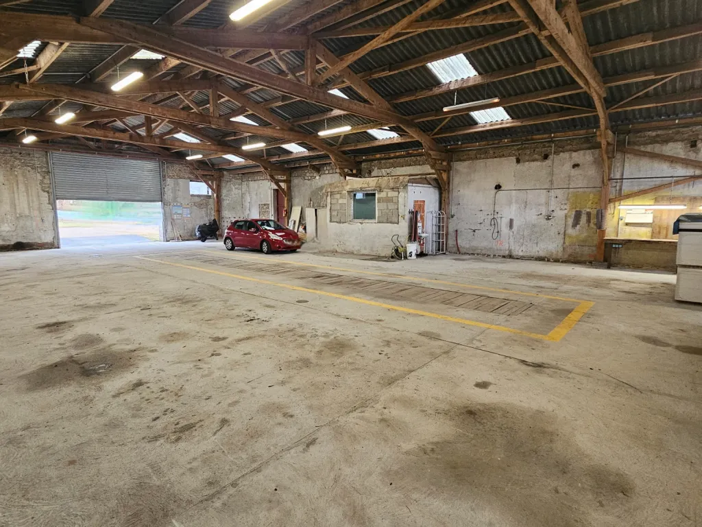 Maison atypique avec entr&ecirc;pots