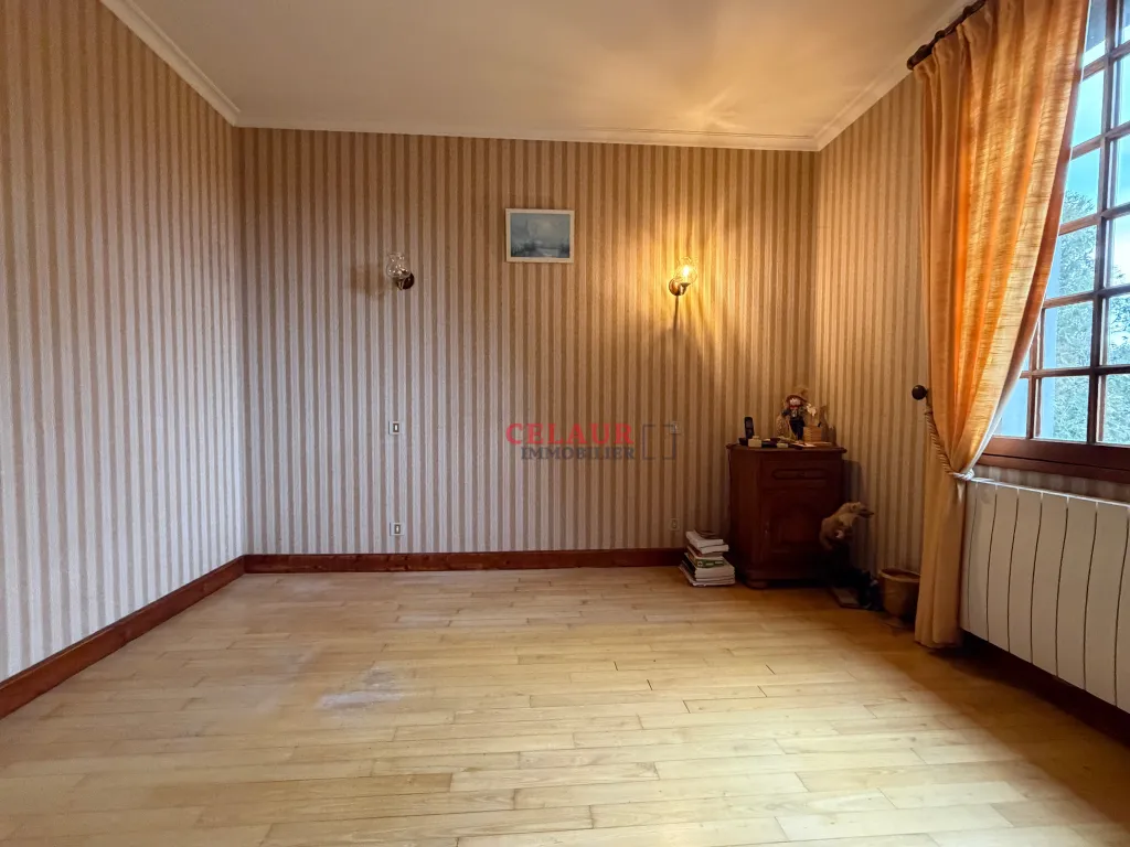 Maison de bourg en campagne avec garage et terrain