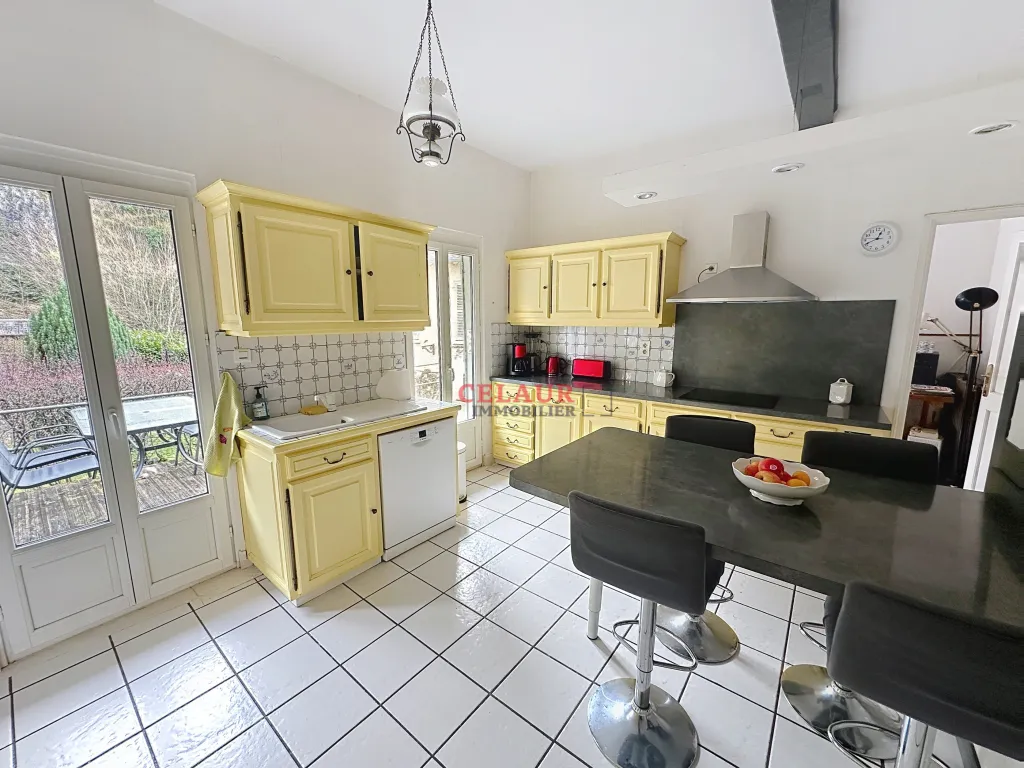 MAISON FAMILIALE AVEC STUDIOS IND&Eacute;PENDANTS