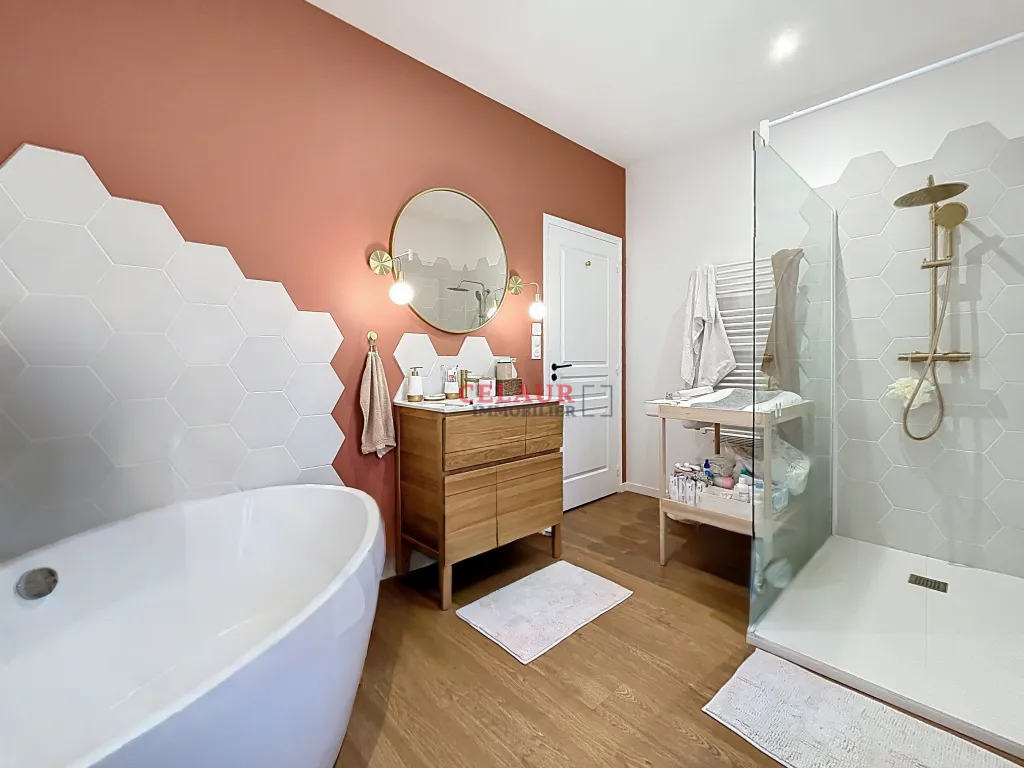 MAISON PIERRE R&Eacute;NOV&Eacute;E AVEC VUE