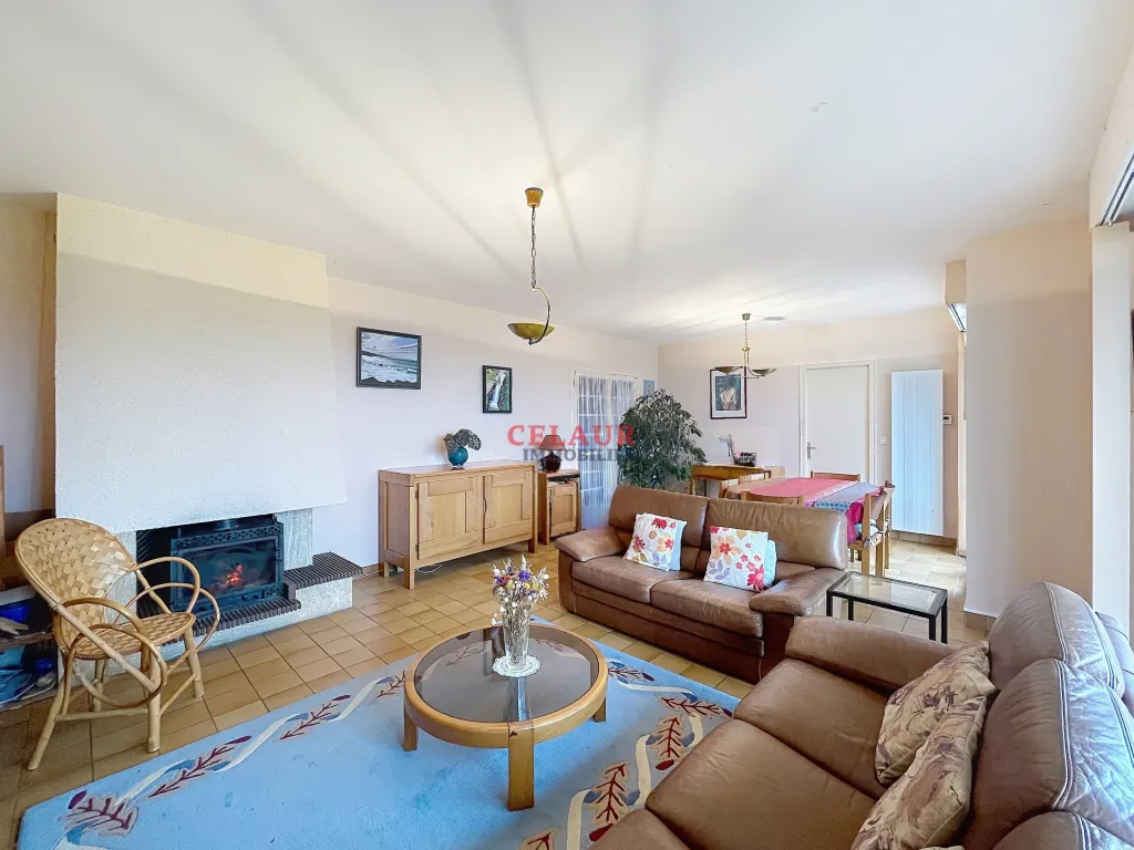 MAISON SPACIEUSE AVEC TERRAIN ET VUE D&Eacute;GAG&Eacute;E