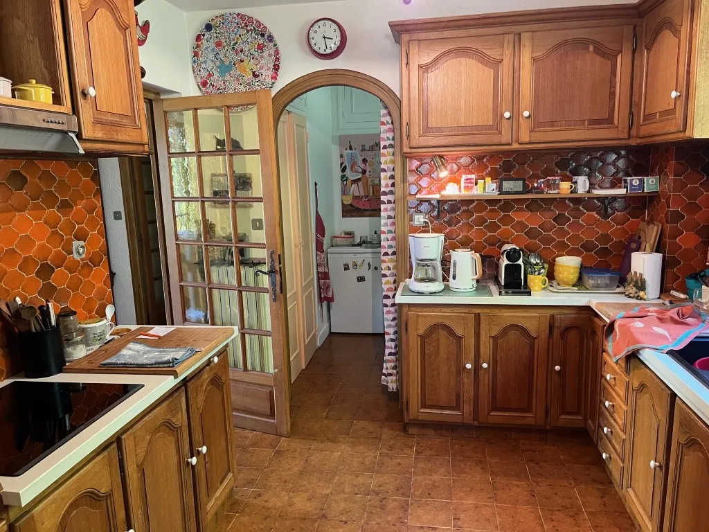 BELLE MAISON AVEC JOLI PARC ET VUE DEGAGEE