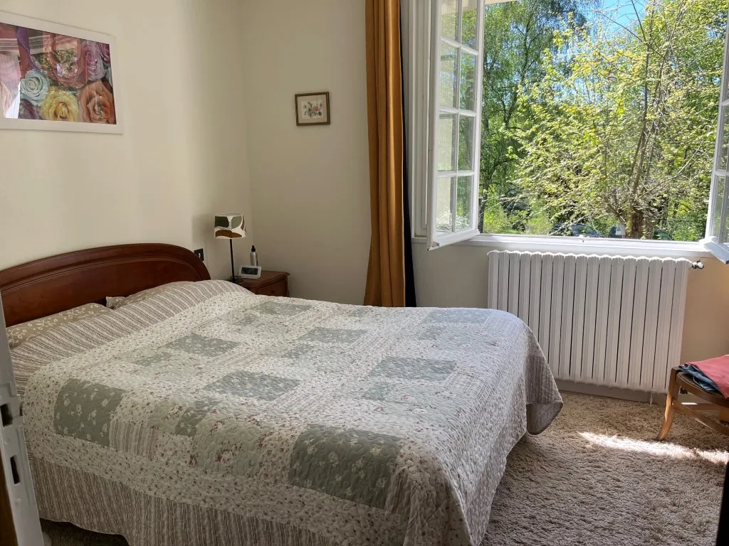 BELLE MAISON AVEC JOLI PARC ET VUE DEGAGEE