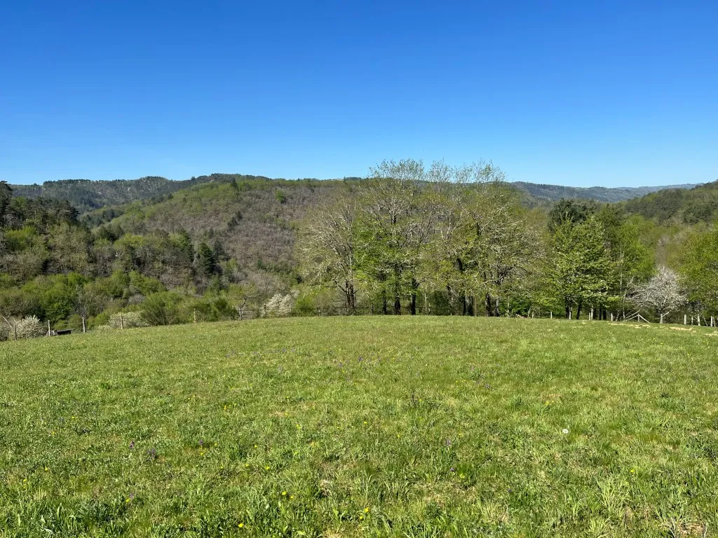 MAGNIFIQUE TERRAIN CONSTRUCTIBLE AVEC TRES BELLE VUE