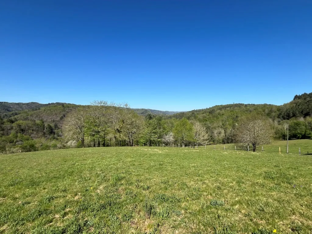 MAGNIFIQUE TERRAIN CONSTRUCTIBLE AVEC TRES BELLE VUE