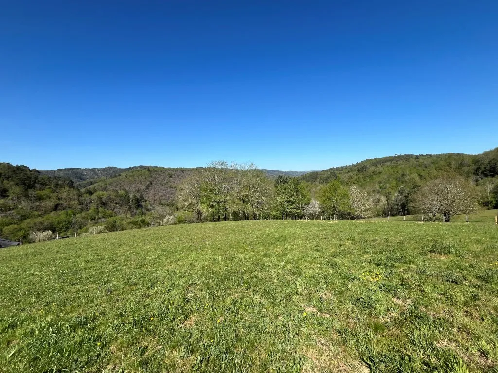 MAGNIFIQUE TERRAIN CONSTRUCTIBLE AVEC TRES BELLE VUE