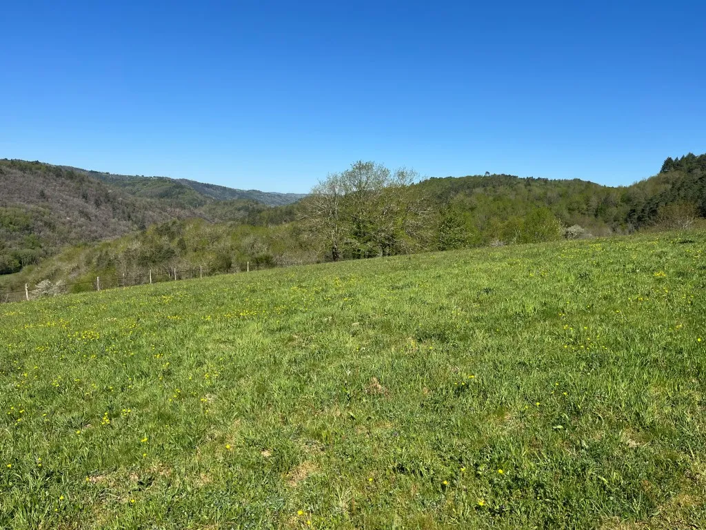 MAGNIFIQUE TERRAIN CONSTRUCTIBLE AVEC TRES BELLE VUE