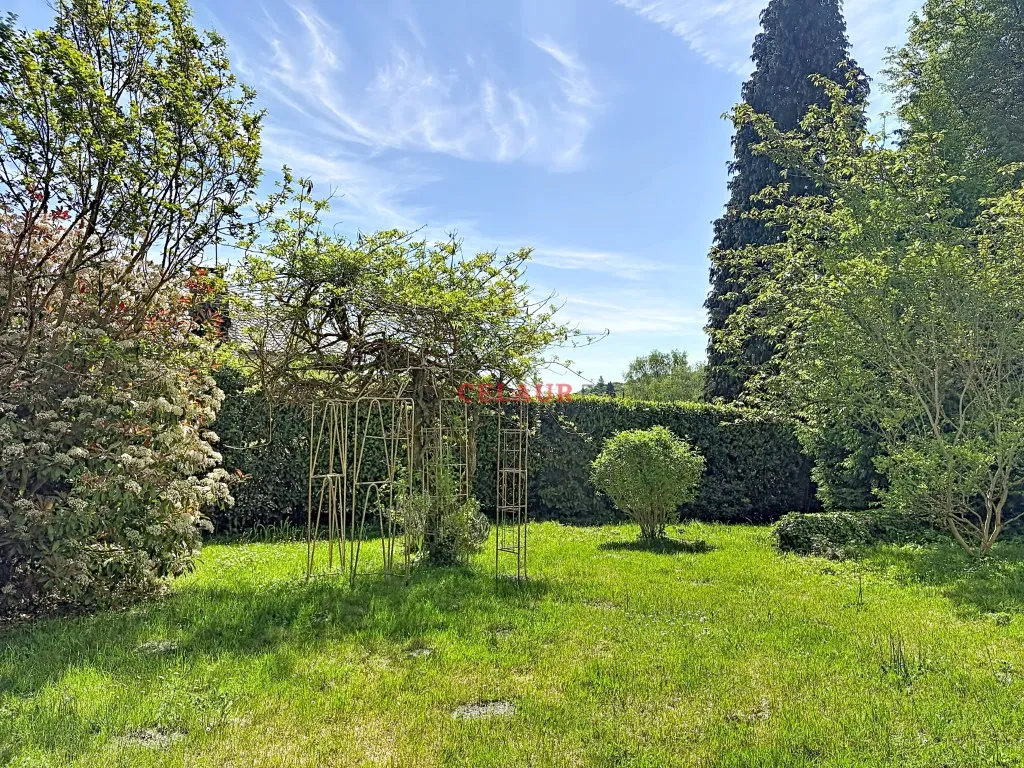 MAISON BOURGEOISE AVEC DEPENDANCE ET PARC