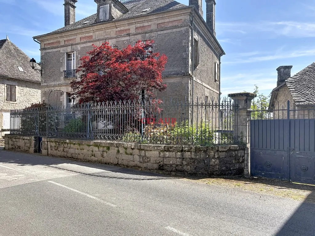 MAISON BOURGEOISE AVEC DEPENDANCE ET PARC