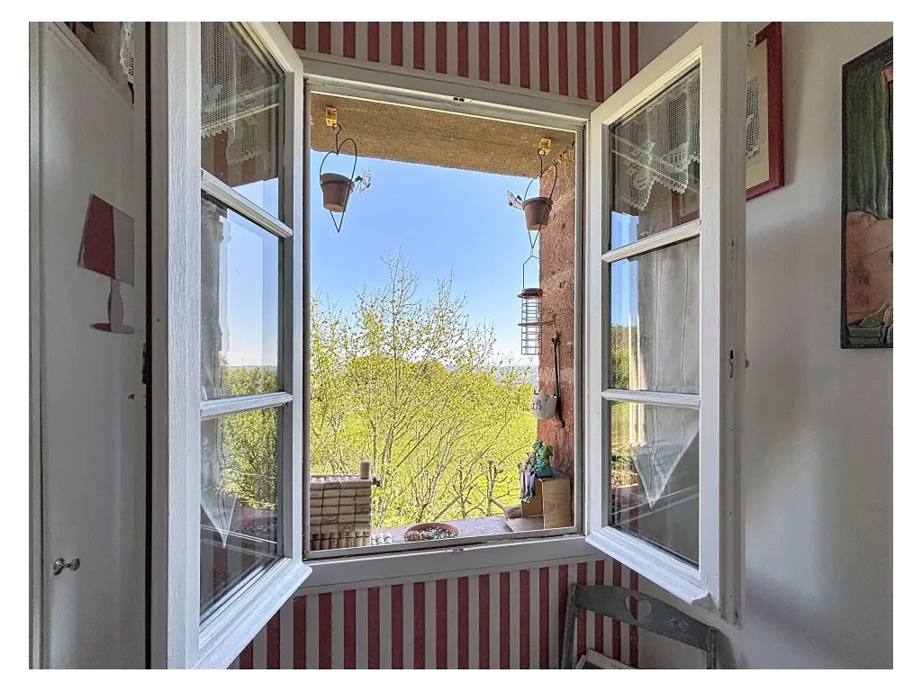 Maison en pierre avec vue