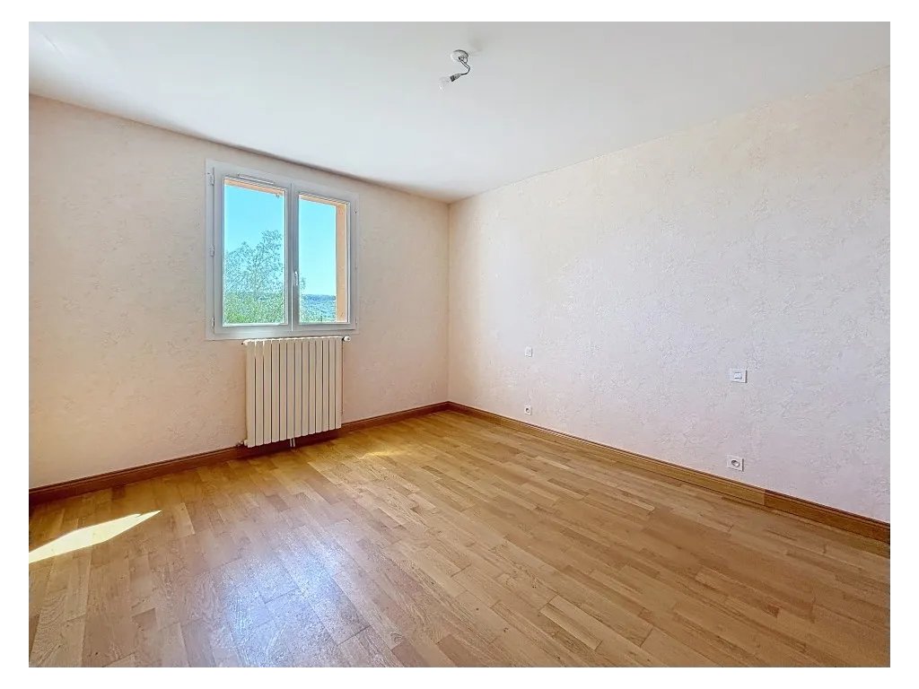 Maison proven&ccedil;ale proche bourg