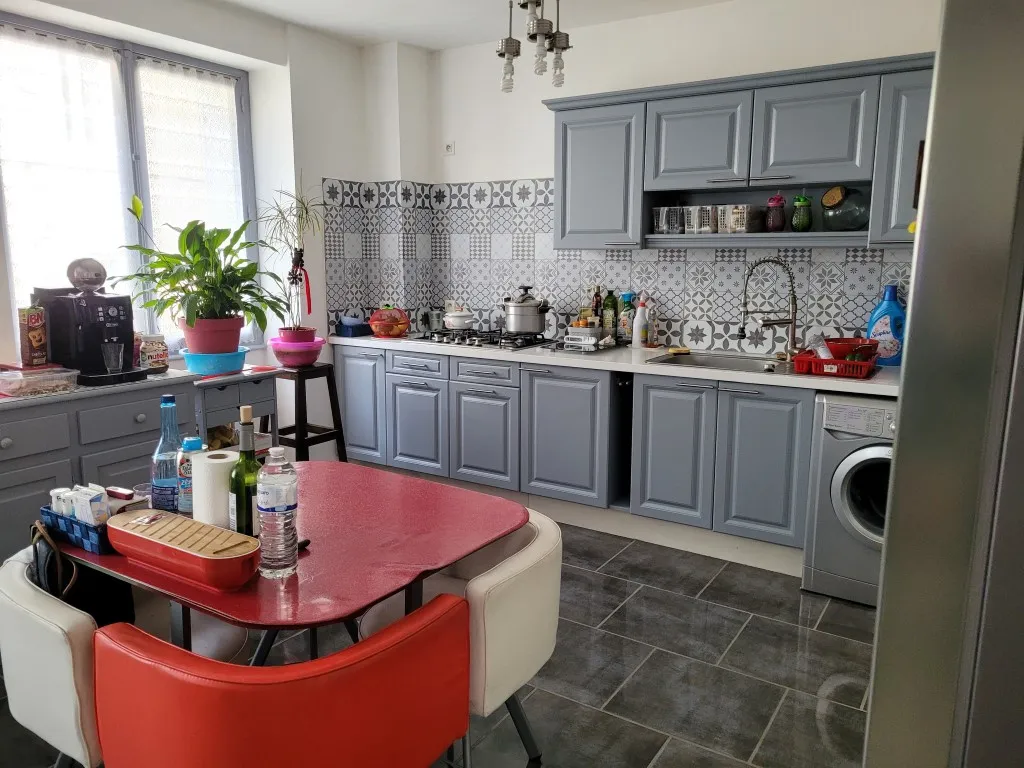 GRANDE MAISON DE BOURG EN PIERRES