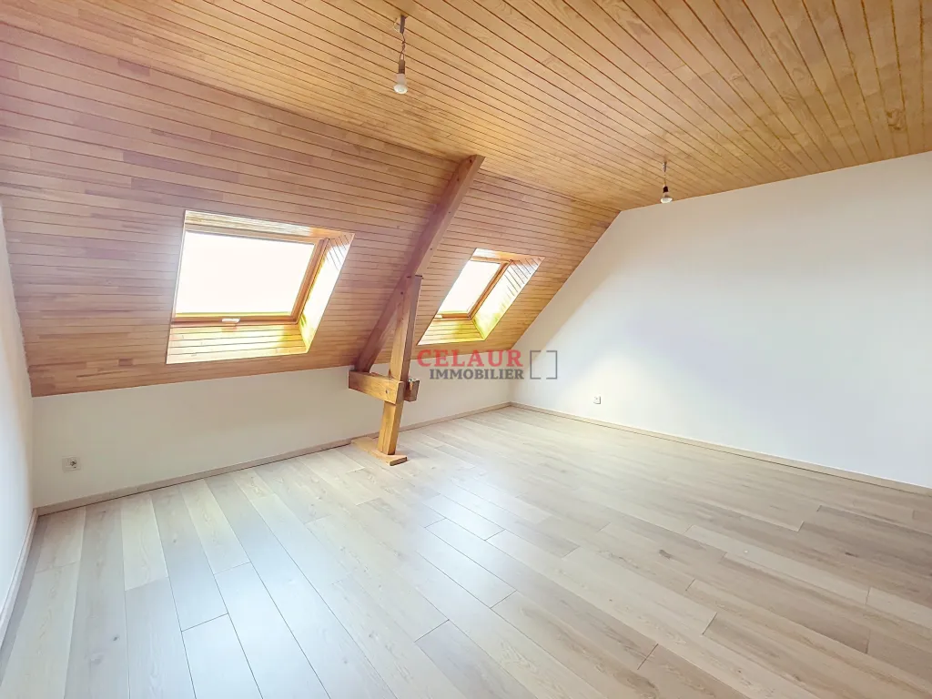 MAISON SPACIEUSE AVEC TERRAIN ET VUE D&Eacute;GAG&Eacute;E