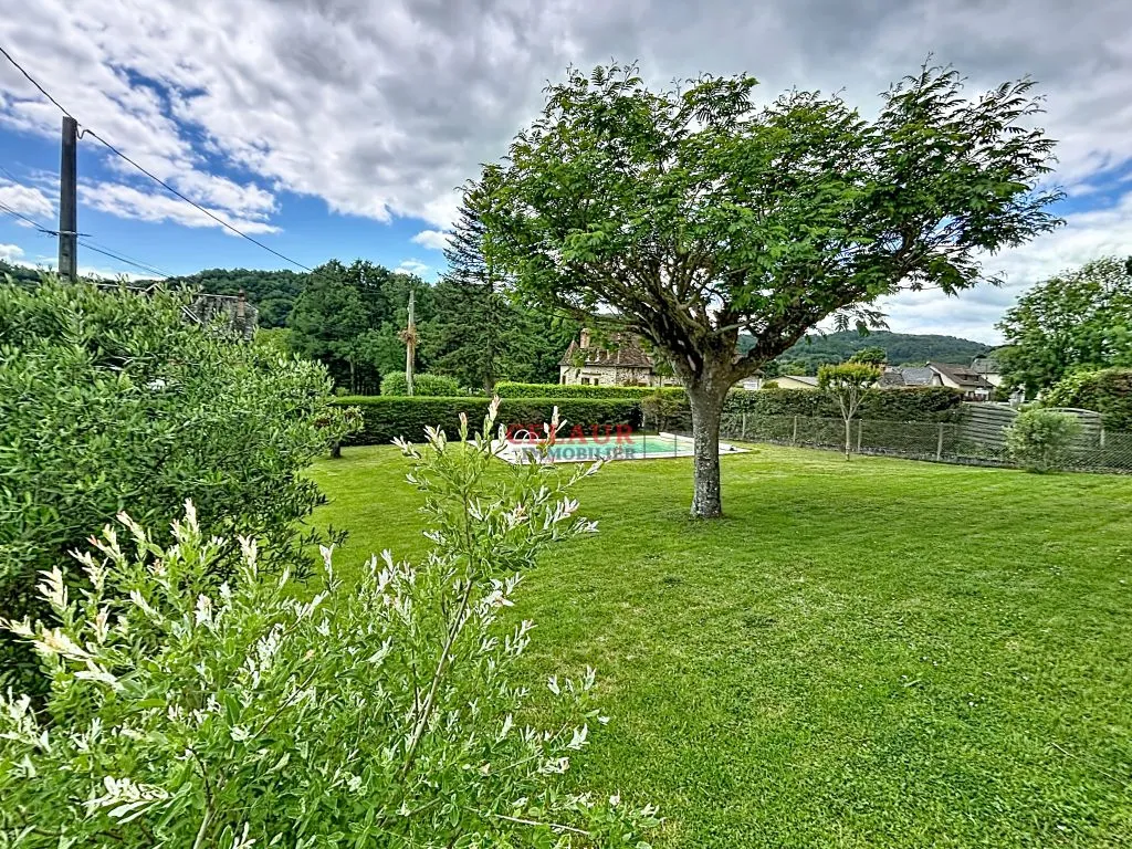VASTE MAISON FAMILIALE AVEC PISCINE