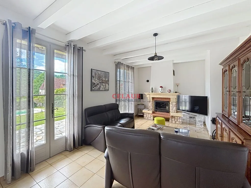 VASTE MAISON FAMILIALE AVEC PISCINE