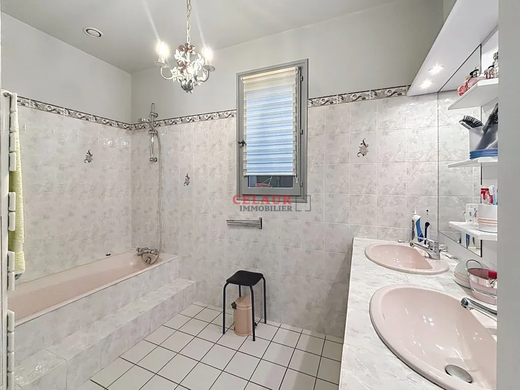 VASTE MAISON FAMILIALE AVEC PISCINE