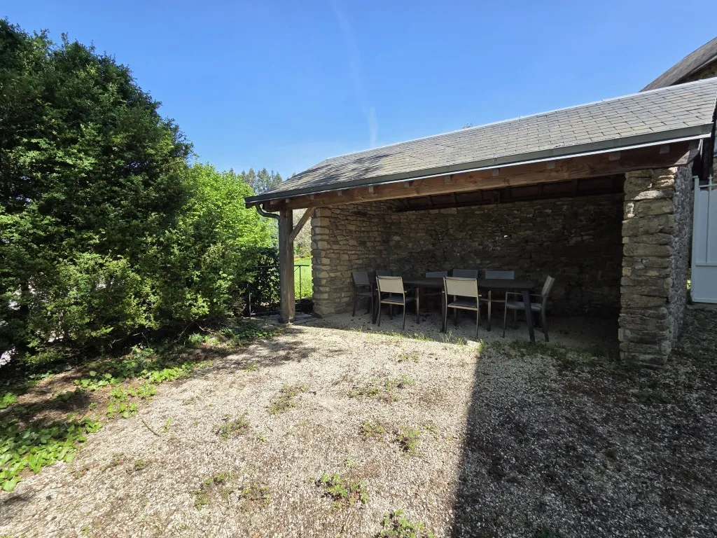 CHARMANTE MAISON EN PIERRE
