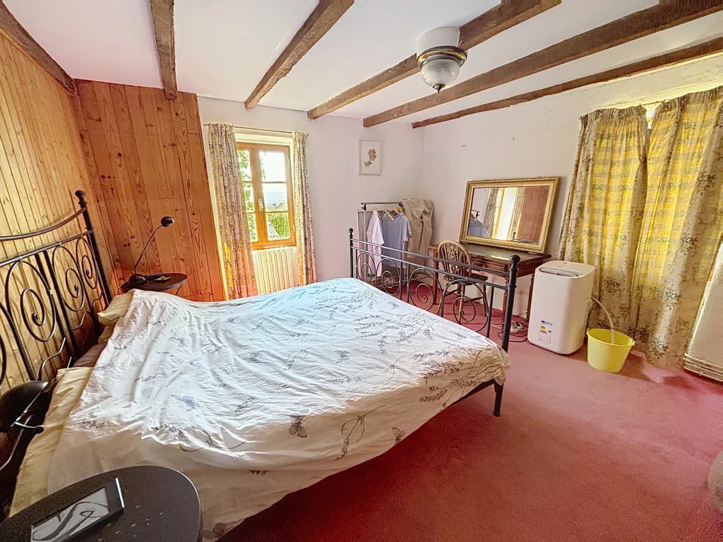 Maison en pierre avec vue