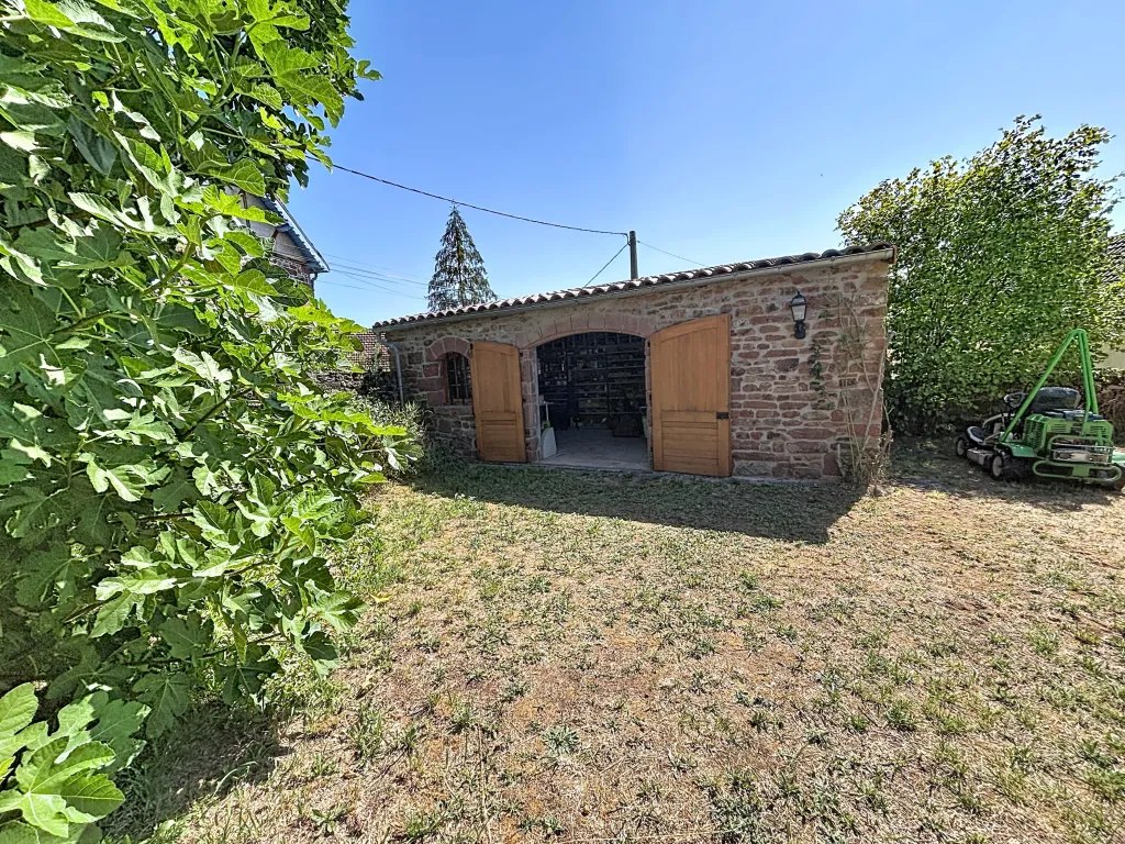 Maison en pierre avec vue
