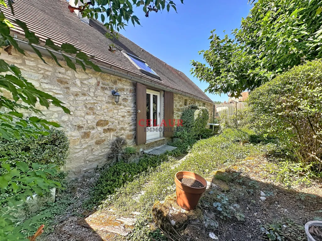 Fa&ccedil;ade maison c&ocirc;t&eacute; jardin &eacute;tage