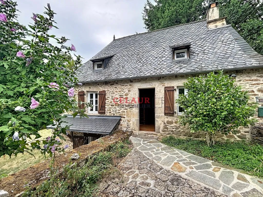 JOLIE MAISONNETTE EN PIERRE AVEC DEPENDANCE SUR 8419 M&sup2;