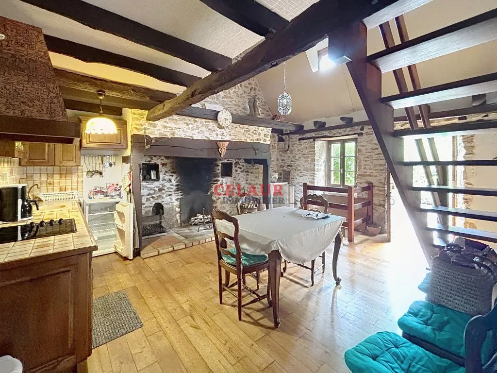 JOLIE MAISONNETTE EN PIERRE AVEC DEPENDANCE SUR 8419 M&sup2;