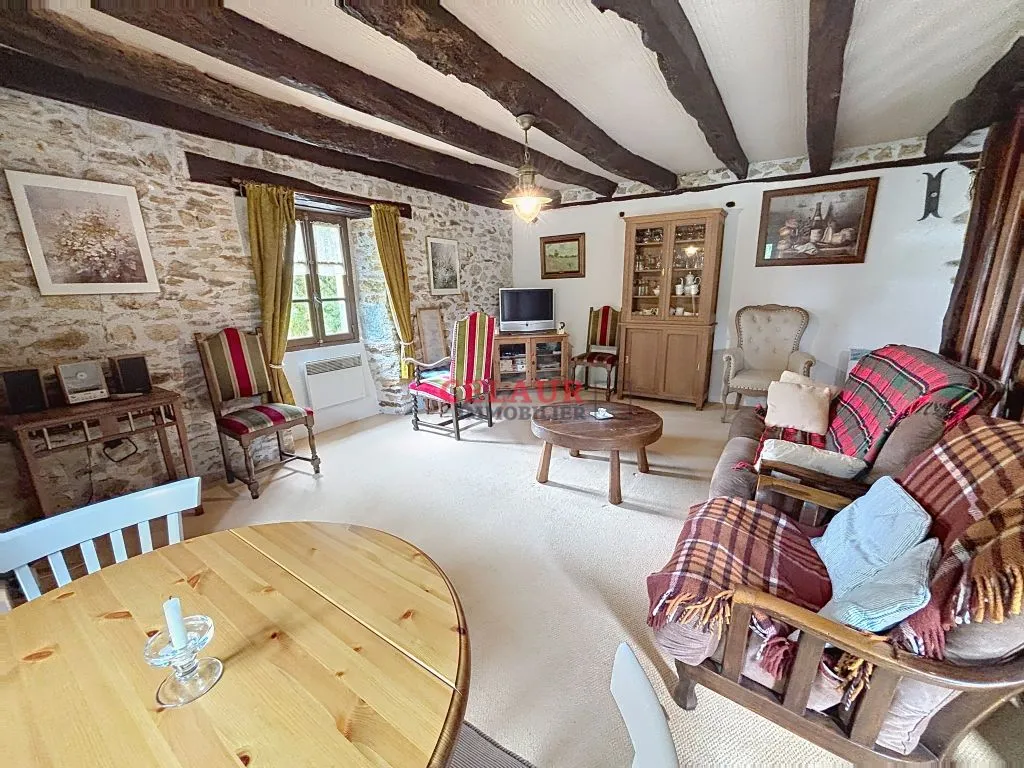 JOLIE MAISONNETTE EN PIERRE AVEC DEPENDANCE SUR 8419 M&sup2;