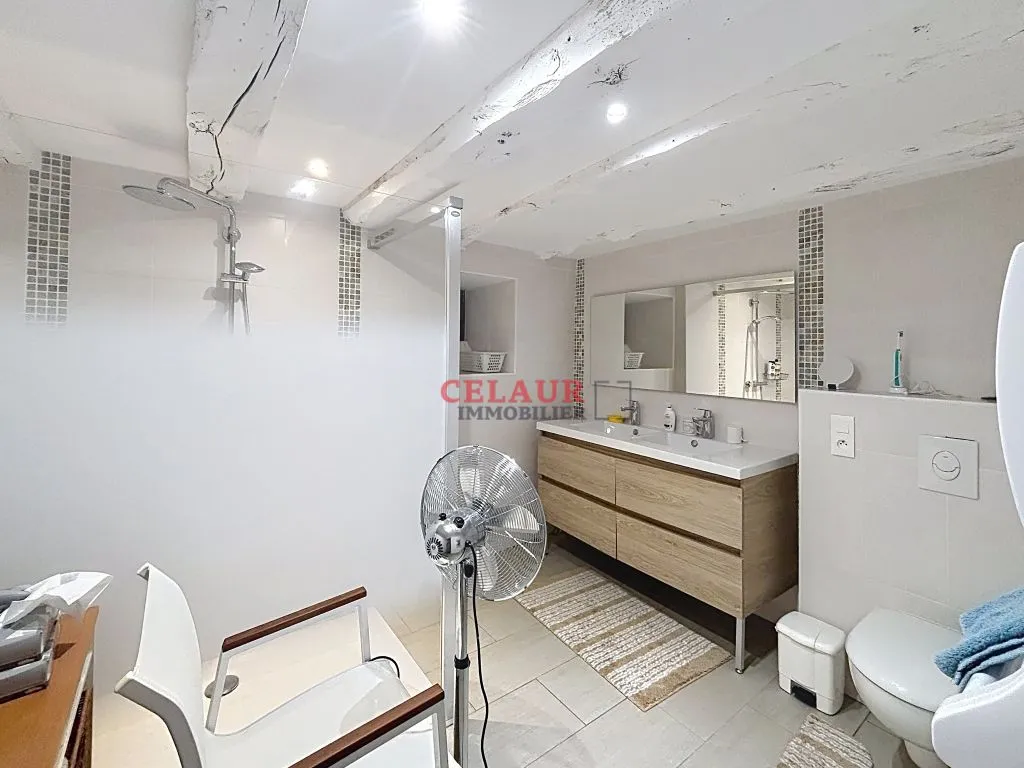 JOLIE MAISONNETTE EN PIERRE AVEC DEPENDANCE SUR 8419 M&sup2;