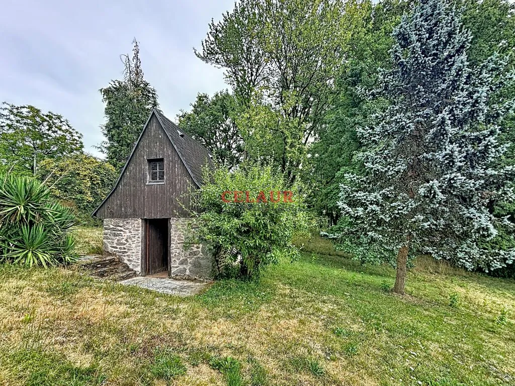 JOLIE MAISONNETTE EN PIERRE AVEC DEPENDANCE SUR 8419 M&sup2;