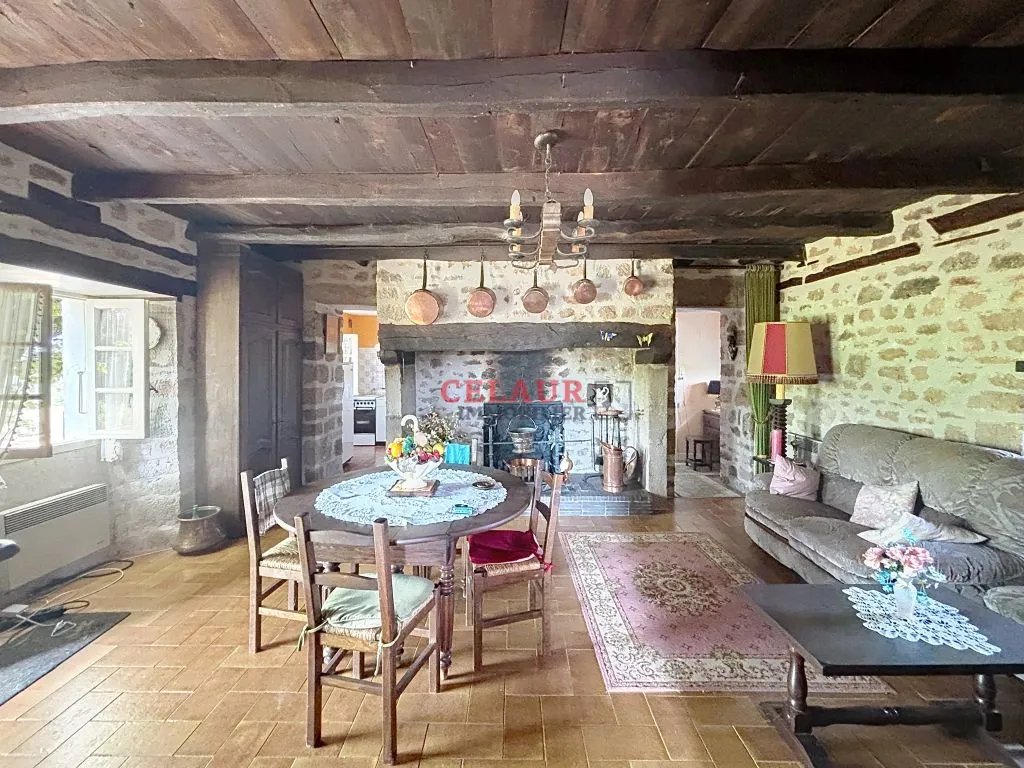 MAISON EN PIERRE SUR 2085 M&sup2; DE JARDIN AVEC GARAGE