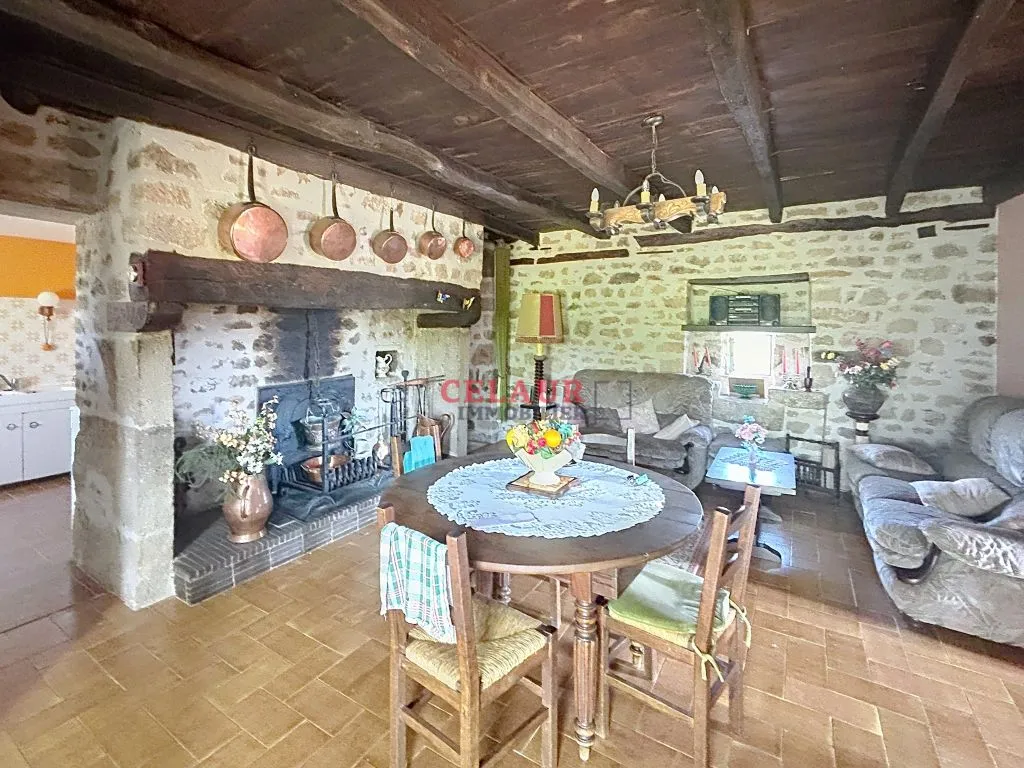 MAISON EN PIERRE SUR 2085 M&sup2; DE JARDIN AVEC GARAGE