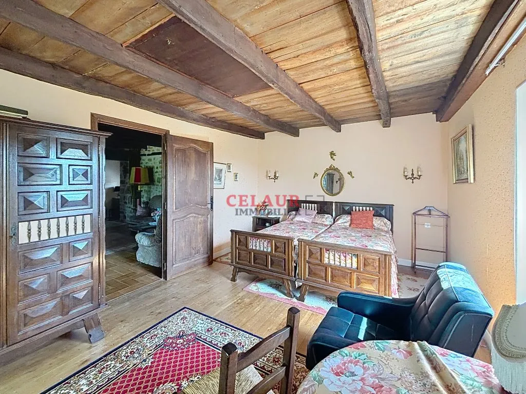 MAISON EN PIERRE SUR 2085 M&sup2; DE JARDIN AVEC GARAGE