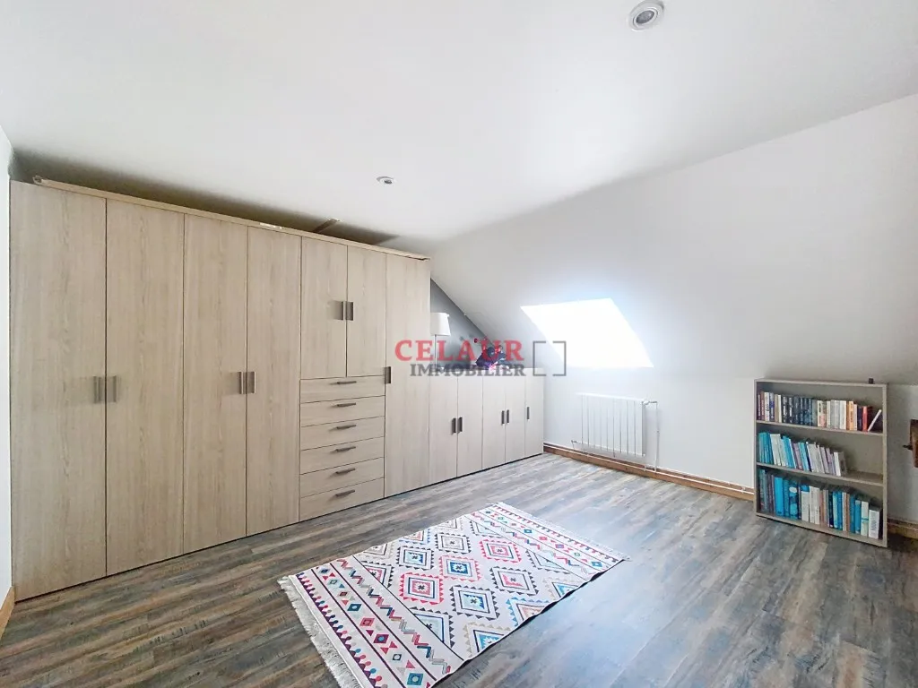 MAISON FAMILIALE AVEC 9000 M&sup2;