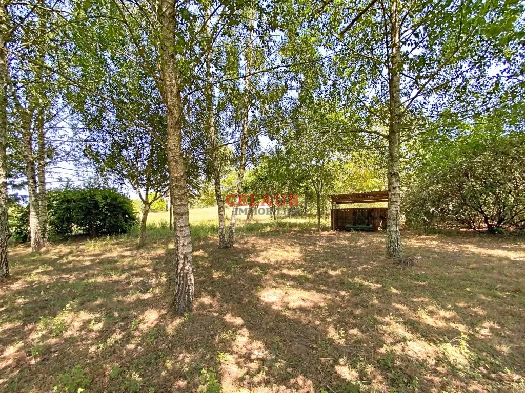 MAISON FAMILIALE AVEC 9000 M&sup2;