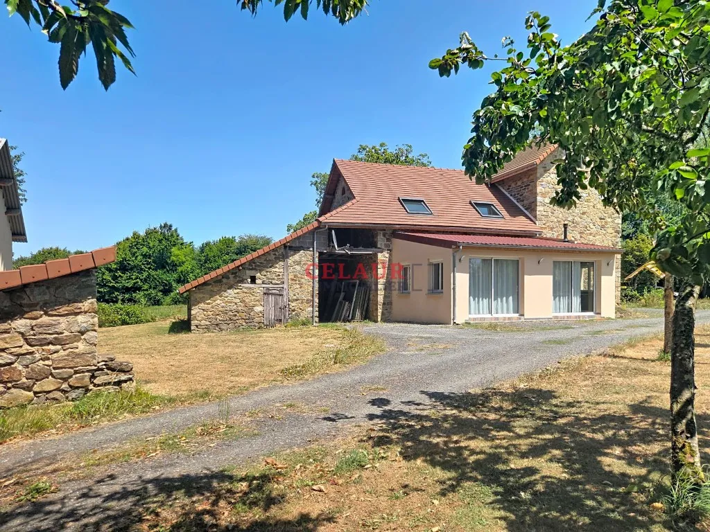 MAISON FAMILIALE AVEC 9000 M&sup2;
