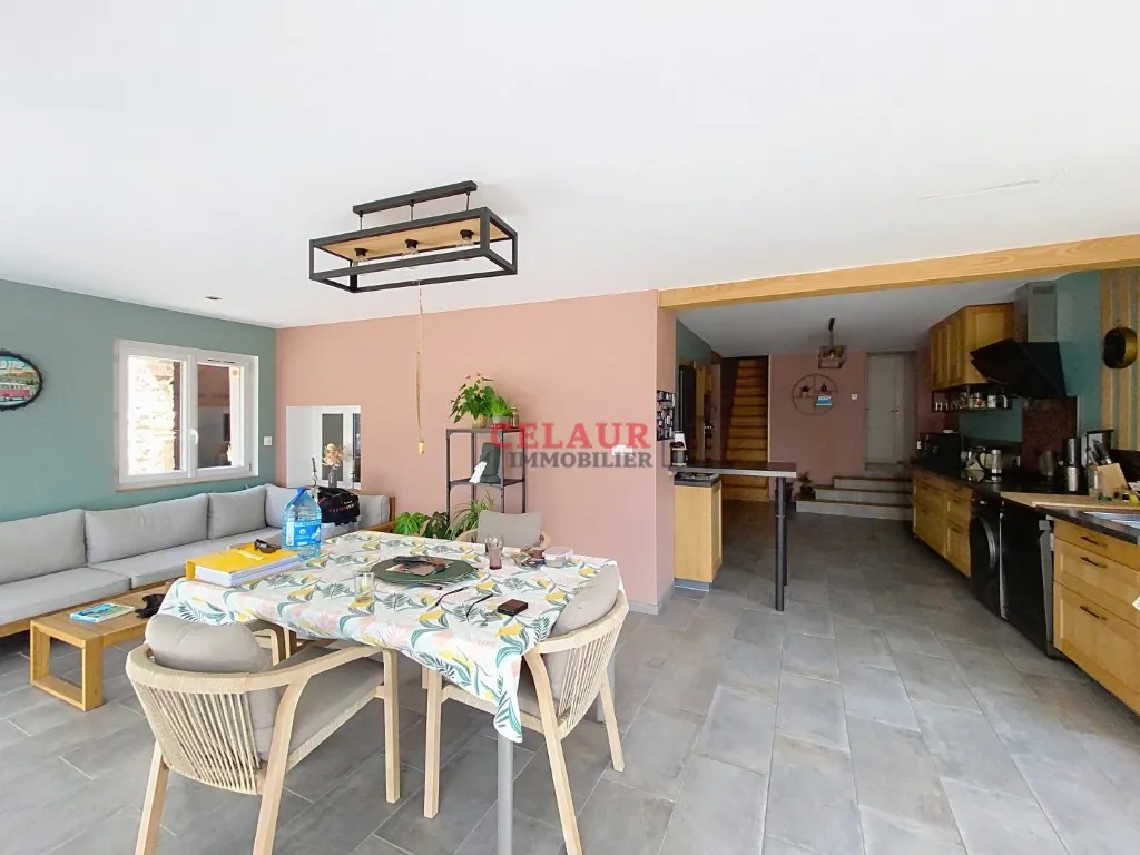 MAISON FAMILIALE AVEC 9000 M&sup2;