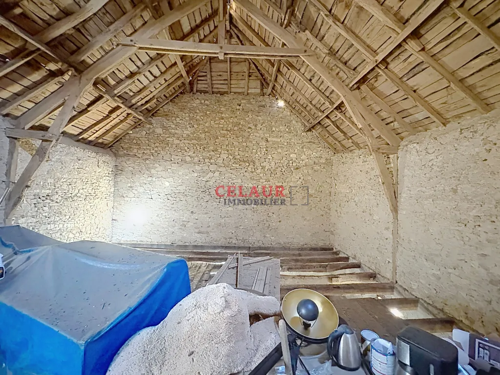 BELLE MAISON EN PIERRE RENOVEE AVEC 4 511M&sup2; DE TERRAIN ET GRANGE
