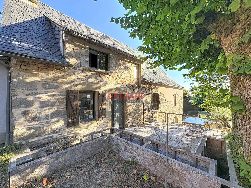 BELLE MAISON EN PIERRE RENOVEE AVEC 4 511M&sup2; DE TERRAIN ET GRANGE