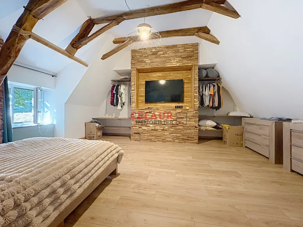 BELLE MAISON EN PIERRE RENOVEE AVEC 4 511M&sup2; DE TERRAIN ET GRANGE