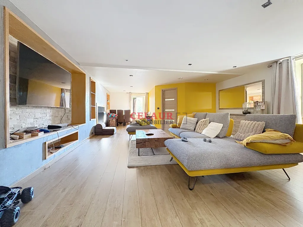 BELLE MAISON EN PIERRE RENOVEE AVEC 4 511M&sup2; DE TERRAIN ET GRANGE