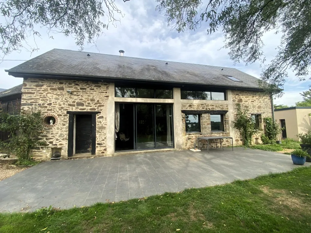 Grange am&eacute;nag&eacute;e et d&eacute;pendances