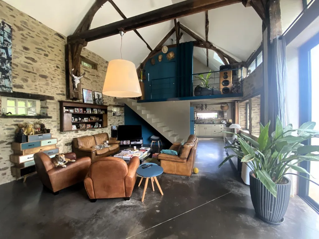 Grange am&eacute;nag&eacute;e et d&eacute;pendances