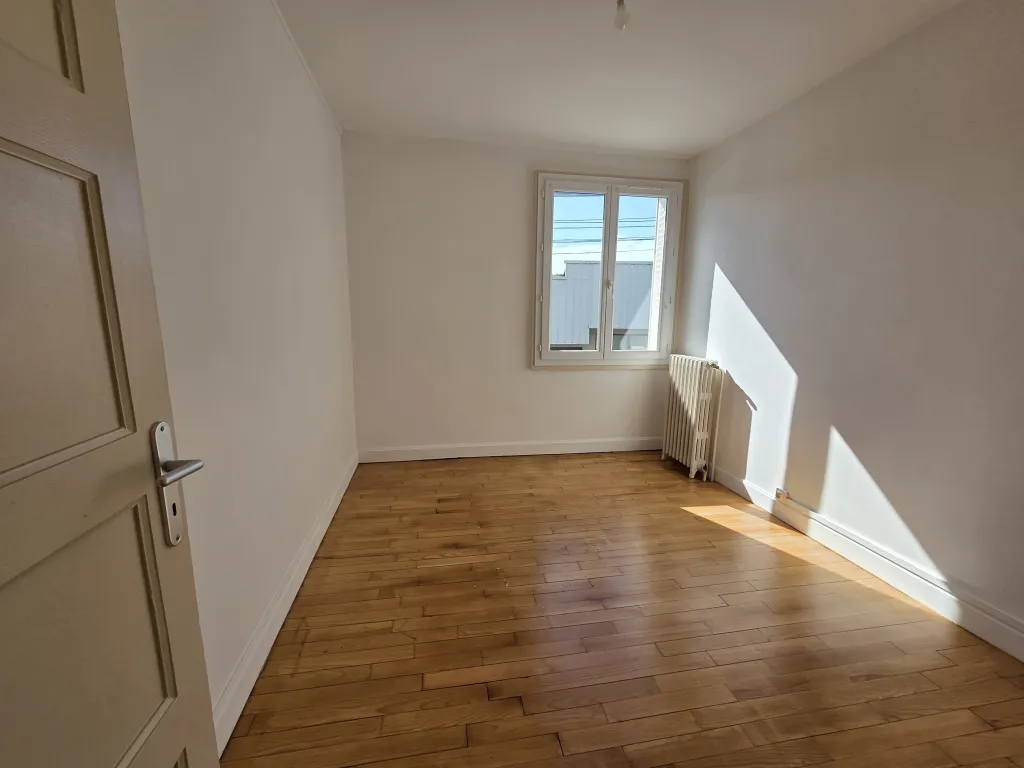 JOLIE MAISON AVEC JARDIN